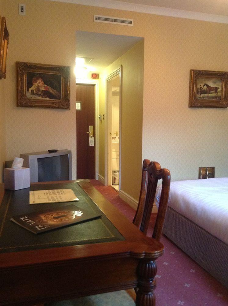 Brook Hall Hotel Childer Thornton Bagian luar foto